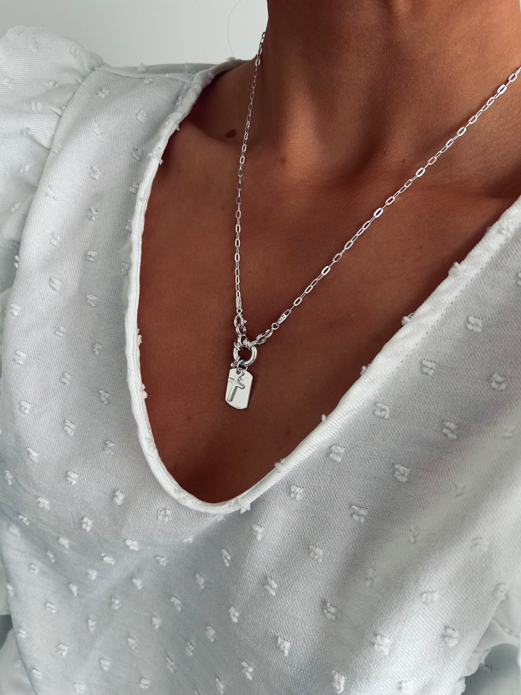 COLLAR PLACA PROTECTORA CRUZ PLATA 925