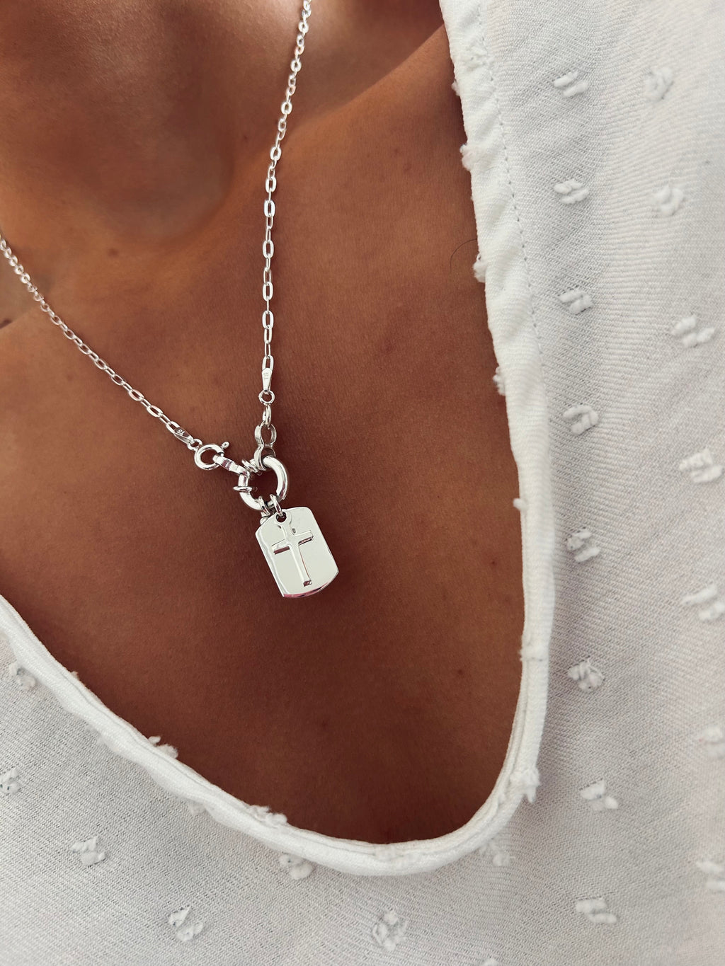 COLLAR PLACA PROTECTORA CRUZ PLATA 925