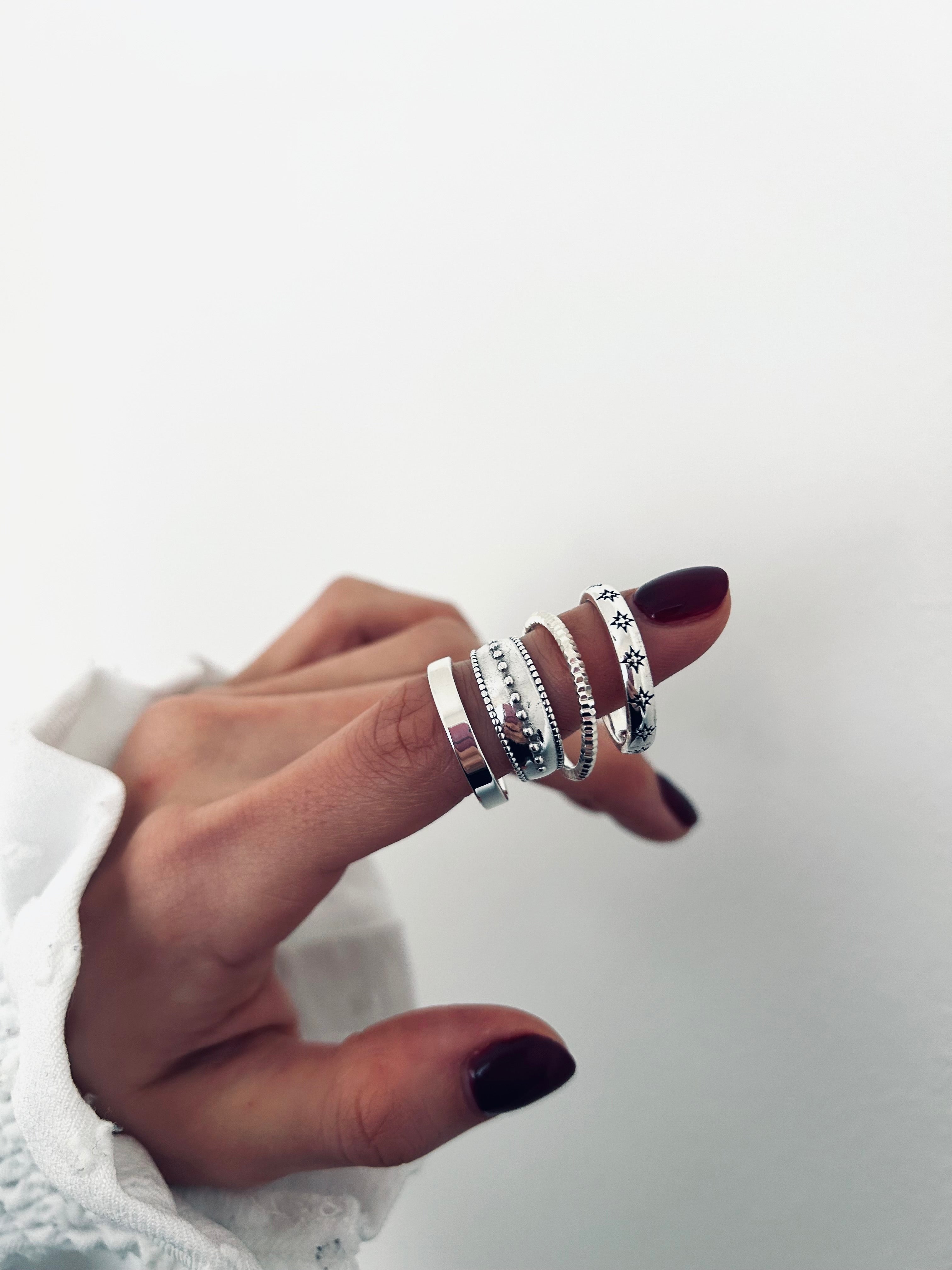 ANILLO BASIC NOT PLATA 925