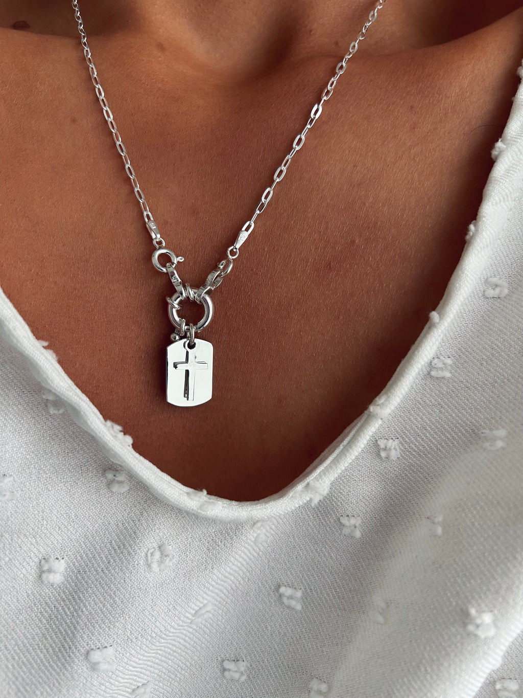 COLLAR PLACA PROTECTORA CRUZ PLATA 925
