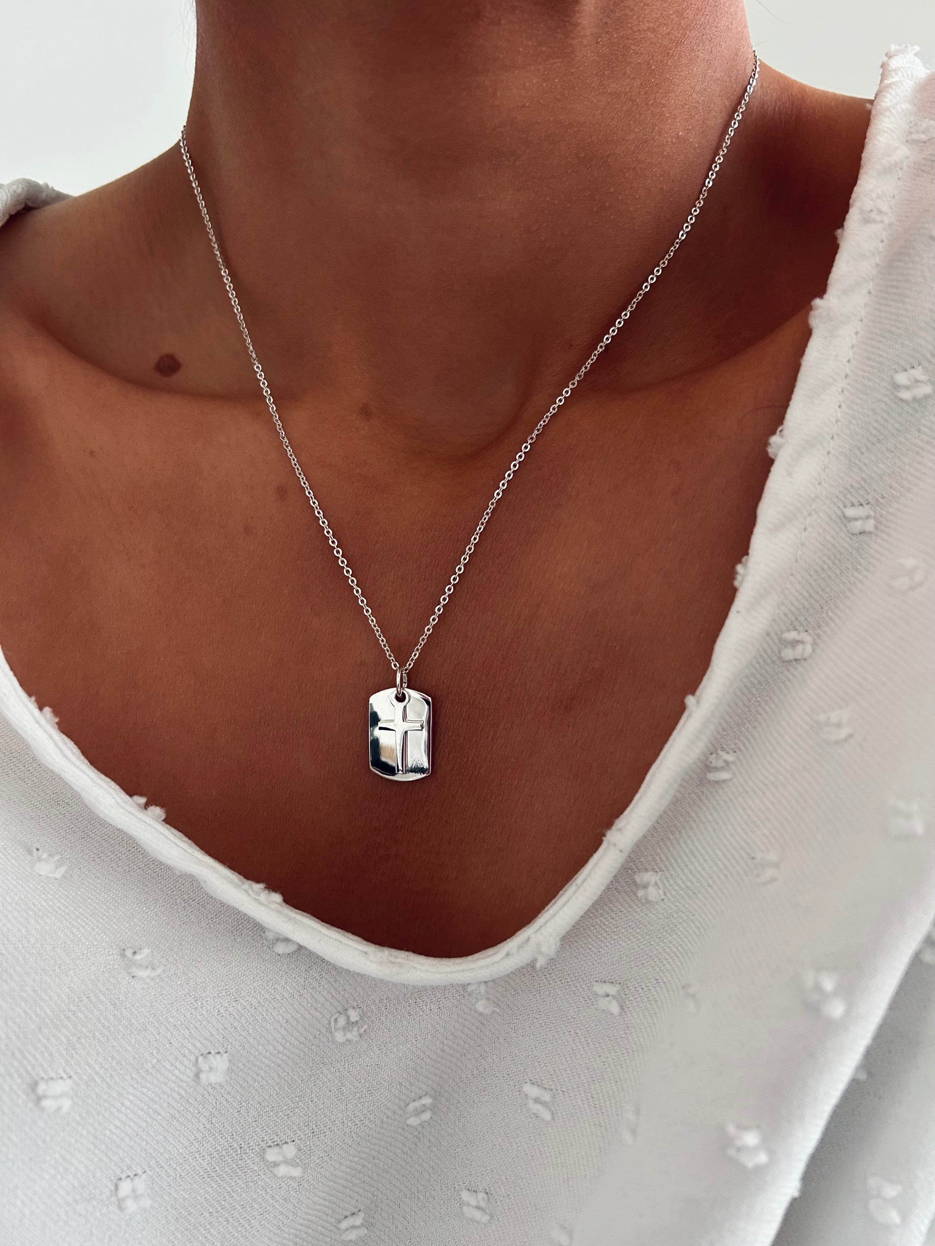 COLLAR PLACA PROTECTORA PLATA 925 clásica